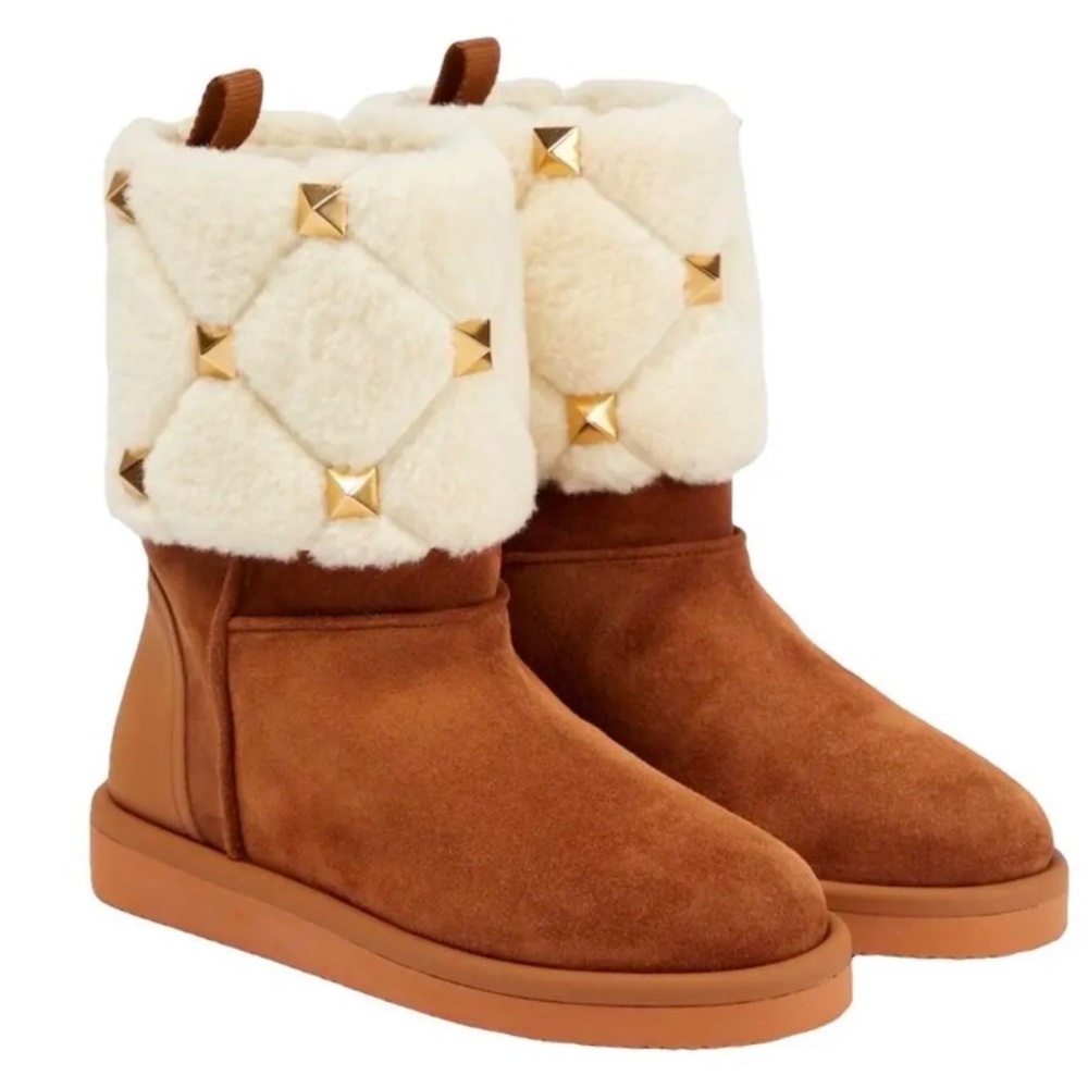 <NWT> Valentino Garavani Winter Boots / Uggs